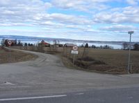 Panenglinna nær Totenvika kirke går ned mot Mjøsa fra Totenvegen. Foto: Stig Rune Pedersen (2014)