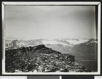 85. Panorama von Knutshulsfjeld aus nach N - no-nb digifoto 20160331 00087 bldsa NGU0204.jpg