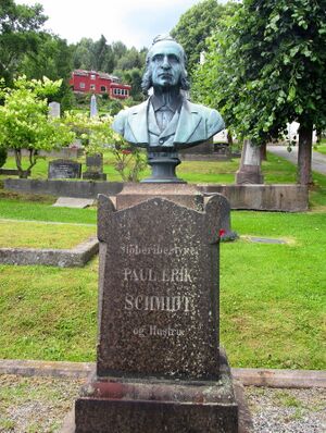 Paul Erik Schmidt gravminne Tangen.jpg