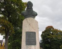 Byste av Kongsbergs Eidsvollsmann, Paul Steenstrup, nord for Kirketorget. Foto: Stig Rune Pedersen