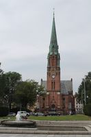 Paulus kirke med bassenget på Birkelunden. Foto: Chris Nyborg (2013)