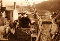 Karane tek ein liten kvild etter at dei er komne til kai på Leinane.