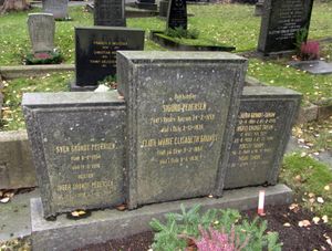 Pedersen og Tanum familiegravminne Oslo.jpg