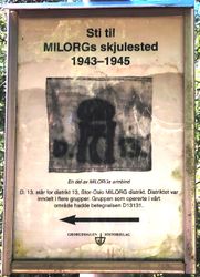 Pekeskilt mot Stengunhytta ovenfor Tangerud, bygd av Milorgavdelingen Høybråten og Stovner.