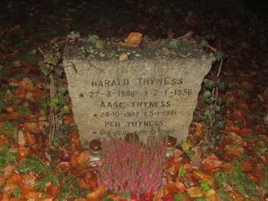 Per Thyness gravminne Asker.jpg