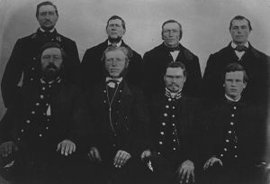 Personalet ved Lillestrøm jernbanestasjon 1865.jpg