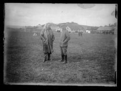 Befaring på Kjeller - no-nb digifoto.