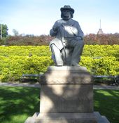 Brynjulf Bergsliens statue av Asbjørnsen fra 1891 på St. Hanshaugen i Oslo. Foto: Stig Rune Pedersen