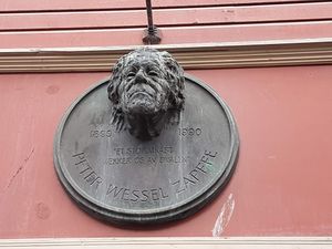 Peter Wesse Zapffe relieff.jpg