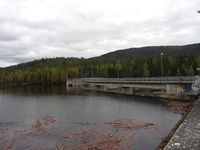 22. Pikerfoss kraftverk dam 2013.jpg