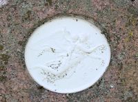 Gravmedaljongen Dagen, motstykket til Natten, brukes også som gravminnedekor.