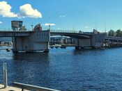 Porsgrunnsbrua, sett fra vestsiden (1957), arkitekter Munthe-Kaas og Blakstad. Foto: Pål Giørtz (2022).