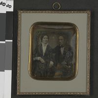 97. Portrett av et sittende par daguerreotypi - no-nb digifoto 20160208 00015 bldsa FAU052 a.jpg
