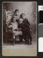 72. Portrett av fire uidentifiserte barn - no-nb digifoto 20151202 00027 blds 07767.jpg