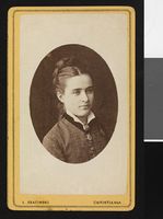 121. Portrett av uidentifisert, ung kvinne - no-nb digifoto 20140326 00073 bldsa FA1467.jpg