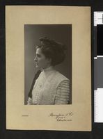 224. Portrett av uidentifisert, ung kvinne i studentlue - no-nb digifoto 20160711 00021 blds 08076.jpg