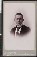 45. Portrett av uidentifisert gutt - no-nb digifoto 20151116 00058 bldsa CDV01072.jpg