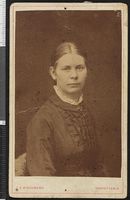 46. Portrett av uidentifisert kvinne - no-nb digifoto 20151116 00064 bldsa CDV01162.jpg