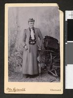 69. Portrett av uidentifisert kvinne - no-nb digifoto 20151202 00022 blds 07755.jpg