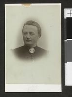 219. Portrett av uidentifisert kvinne - no-nb digifoto 20160711 00014 blds 08084.jpg