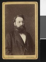 102. Portrett av uidentifisert mann - no-nb digifoto 20140326 00209 bldsa FA1510.jpg