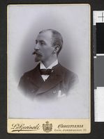 77. Portrett av uidentifisert mann - no-nb digifoto 20151202 00229 blds 07754.jpg