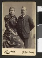 230. Portrett av uidentifisert mann og kvinne - no-nb digifoto 20160711 00008 blds 08078.jpg