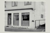 Postkontoret lå fra 1948 i Strømsveien 82, Kjustadgården.