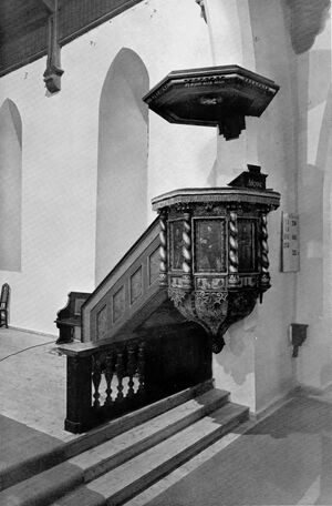 Prekestol i Snåsa kirke.jpg
