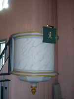 Prekestolklede vevd av Signe Tveiten til Moland kyrkje, er i 2017 i bruk i Veum kyrkje.