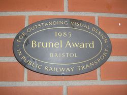Plakett på Moelv stasjon for Brunel-prisen