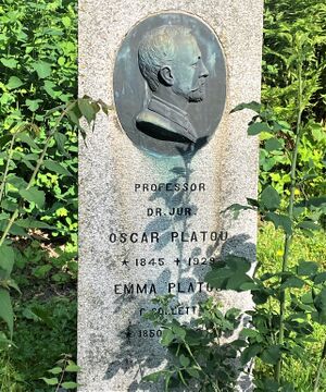 Professor Oscar Platou gravminne.jpg