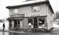Kjøtthandler Pytte og Møllers herreekvipering i Strømsveien 60.