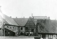 Gårdsplassen. Foto: Johannes Markus Holmsen (1908)