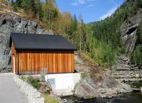 Rødberg kraftverk, nedenfor Rødbergdammen, er det klart minste av de fire Noreverkene. Foto: Stig Rune Pedersen (2018)