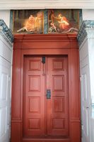 Vestre sidedør med maleriene «David med harpen» og «Kong Salomo i bønn» av Peder Andersen Lilje. Foto: Chris Nyborg (2014).