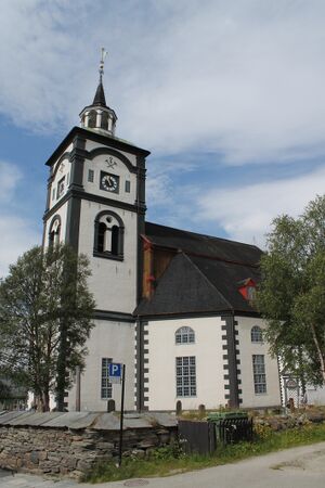 Røros kirke fra Kjerkgata.JPG