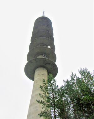 Røverkollen telesenter tårn Oslo 2014.jpg
