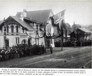 Røykenvikbanens åpningsseremoni.png