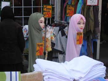 R0467 hijabutstilling, Wania Tekstil, Brugata 3a, Oslo.jpg