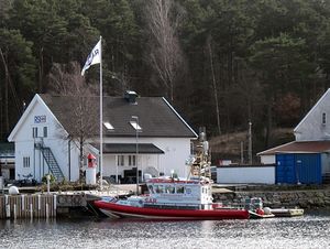 RS 124 Hvaler og stasjonen i Marvika, Kristiansand 04.JPG