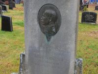 Gravminne, berglege Georg Olaf Samuelsen og fru Ragna Samuelsen. Foto: Stig Rune Pedersen