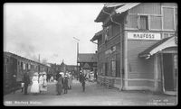 Raufoss stasjon - togankomst. Ukjent/Origo - Norske jernbanestasjoner