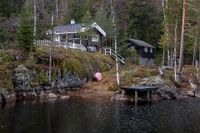 Hytteidyll ved Rausjøen lengst sør i Østmarka. Foto: Leif-Harald Ruud (2018)