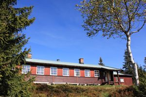 Rausteinshytta en sensommerdag.jpg