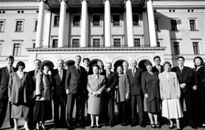 Regjeringen Brundtland 1993.jpg