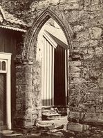 Portal i kirkemuren. Foto: Otto Krefting