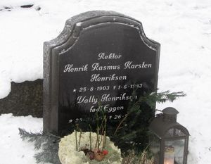 Rektor Henrik Henriksen gravminne.jpg