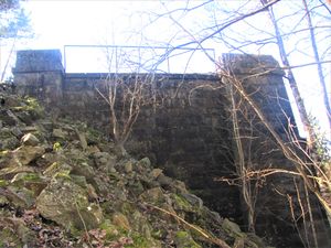 Rester av Ljansbroen (Ljansviadukten).jpg