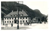 Rjukan bibliotek med Torget i 1924–25. Foto: J.H. Küenholdt
